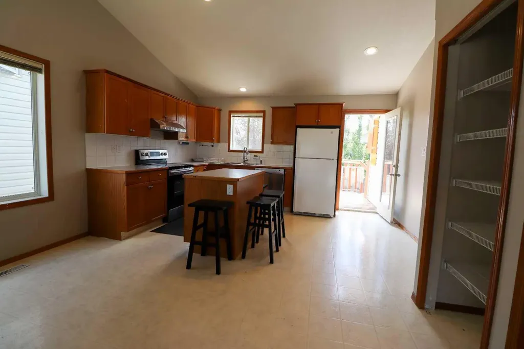210 Chilcotin Road W Lethbridge AB T1K7N1