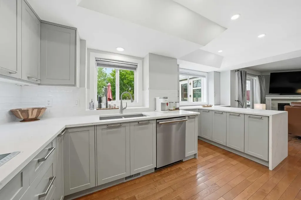 308 Douglasbank Drive SE Calgary AB T2Z 3C7
