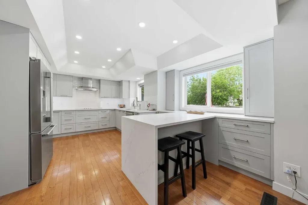 308 Douglasbank Drive SE Calgary AB T2Z 3C7