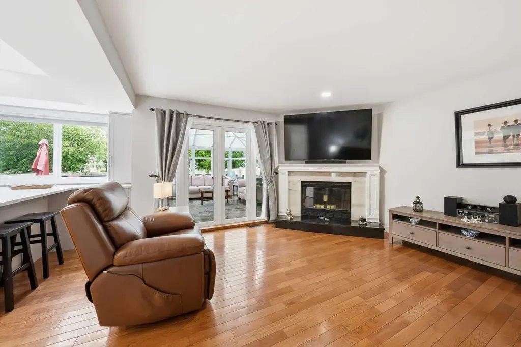 308 Douglasbank Drive SE Calgary AB T2Z 3C7