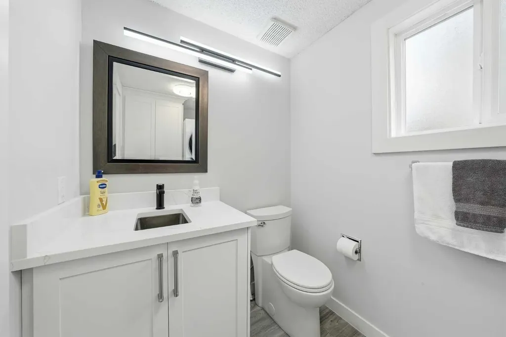 308 Douglasbank Drive SE Calgary AB T2Z 3C7