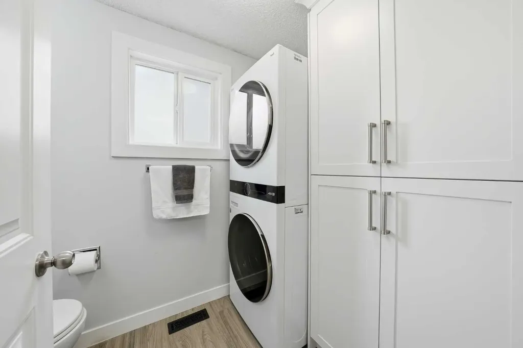 308 Douglasbank Drive SE Calgary AB T2Z 3C7