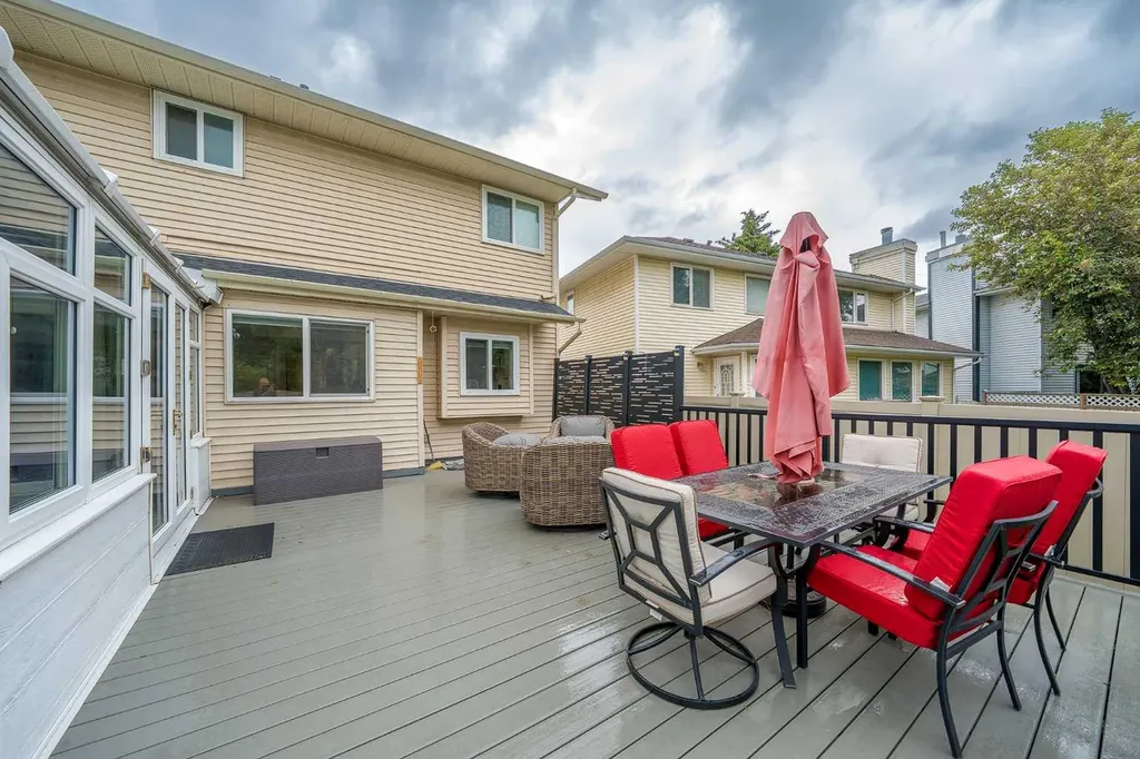 308 Douglasbank Drive SE Calgary AB T2Z 3C7