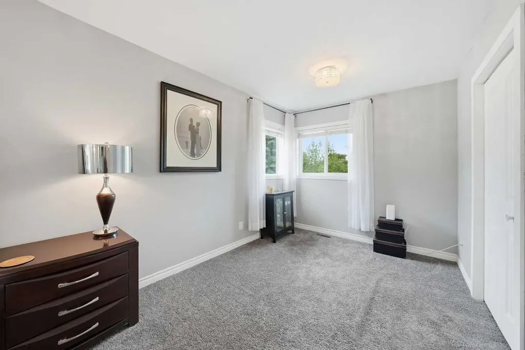 308 Douglasbank Drive SE Calgary AB T2Z 3C7