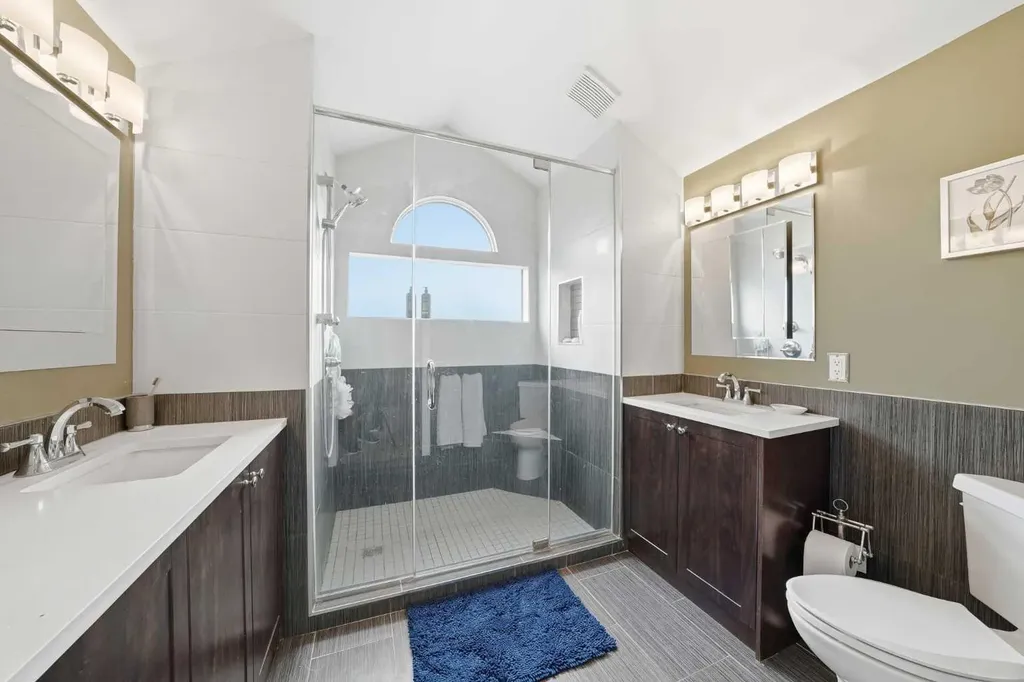 308 Douglasbank Drive SE Calgary AB T2Z 3C7