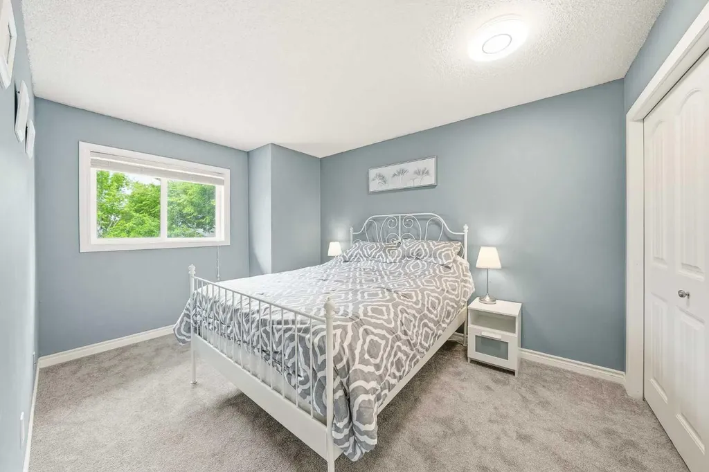 308 Douglasbank Drive SE Calgary AB T2Z 3C7