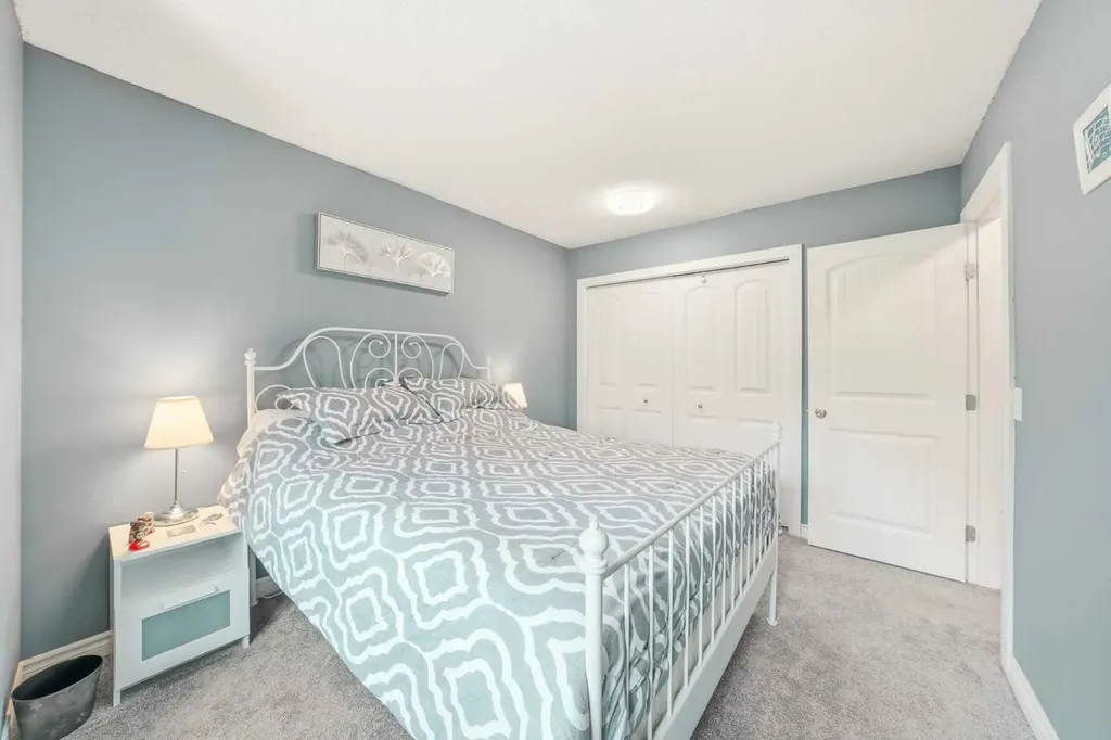 308 Douglasbank Drive SE Calgary AB T2Z 3C7