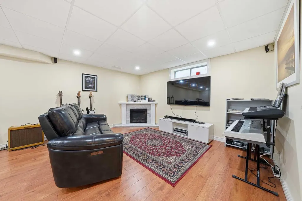308 Douglasbank Drive SE Calgary AB T2Z 3C7