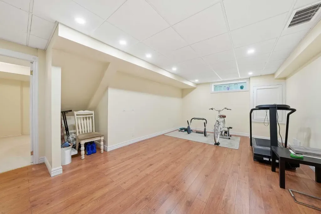 308 Douglasbank Drive SE Calgary AB T2Z 3C7