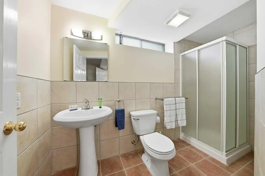 308 Douglasbank Drive SE Calgary AB T2Z 3C7