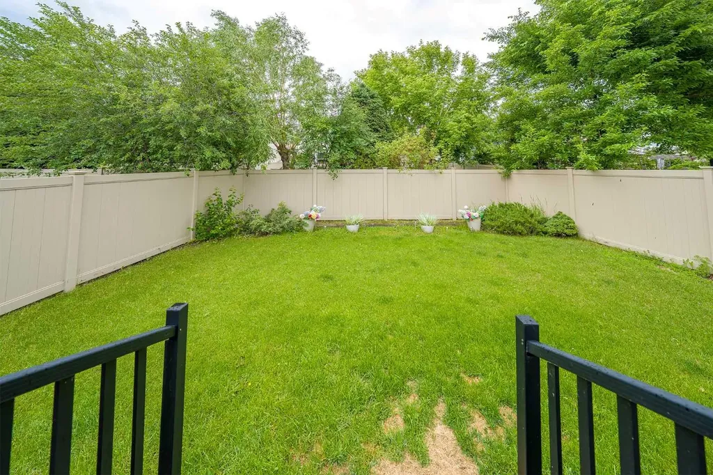308 Douglasbank Drive SE Calgary AB T2Z 3C7