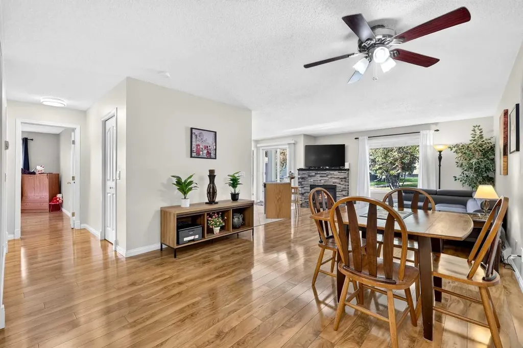 5105 Valleyview Park SE Calgary AB T2B 3R6