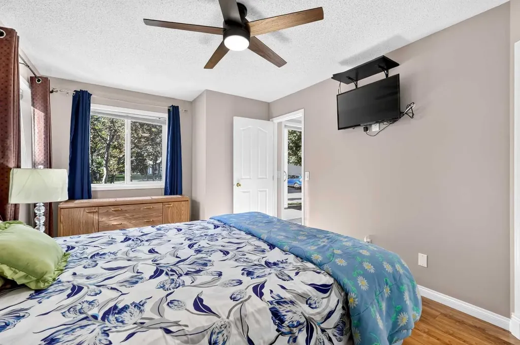 5105 Valleyview Park SE Calgary AB T2B 3R6
