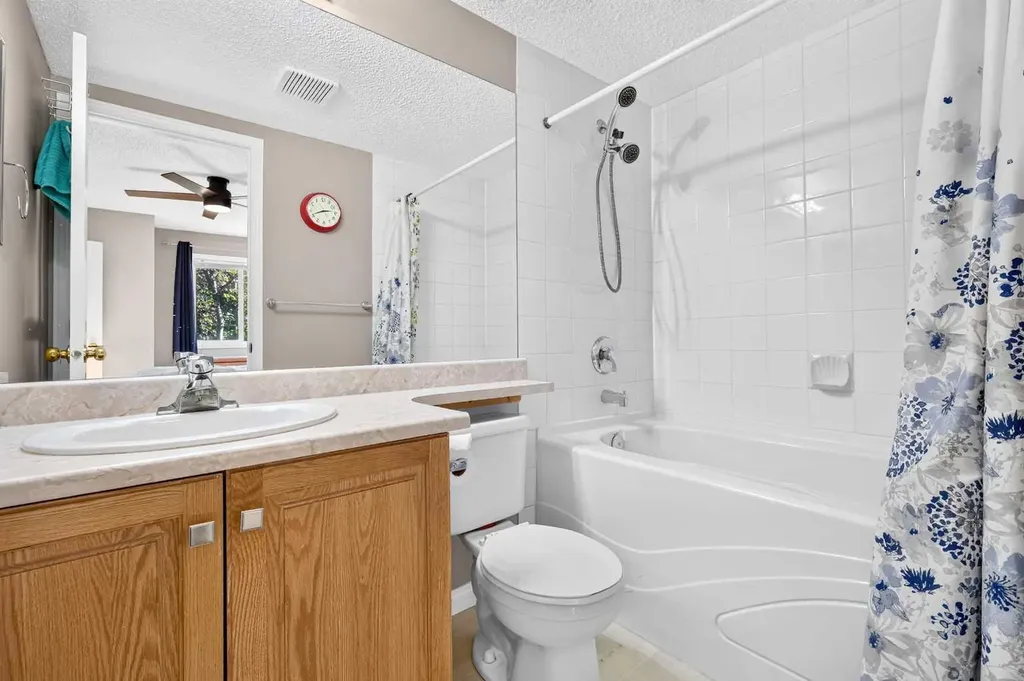 5105 Valleyview Park SE Calgary AB T2B 3R6