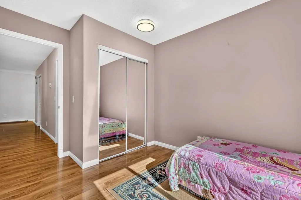 5105 Valleyview Park SE Calgary AB T2B 3R6