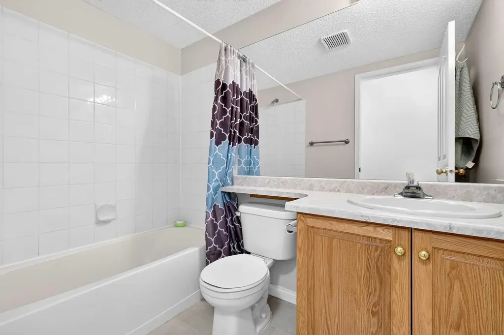 5105 Valleyview Park SE Calgary AB T2B 3R6