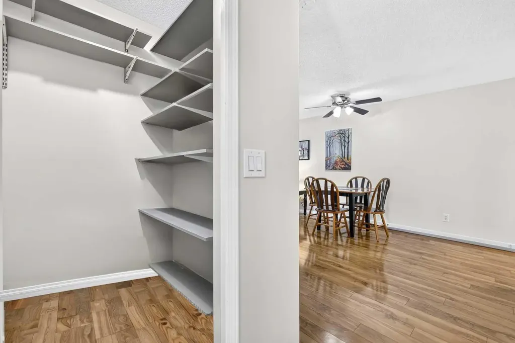 5105 Valleyview Park SE Calgary AB T2B 3R6