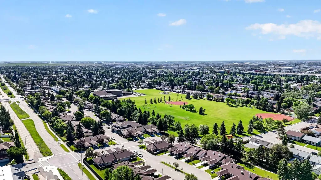 5105 Valleyview Park SE Calgary AB T2B 3R6
