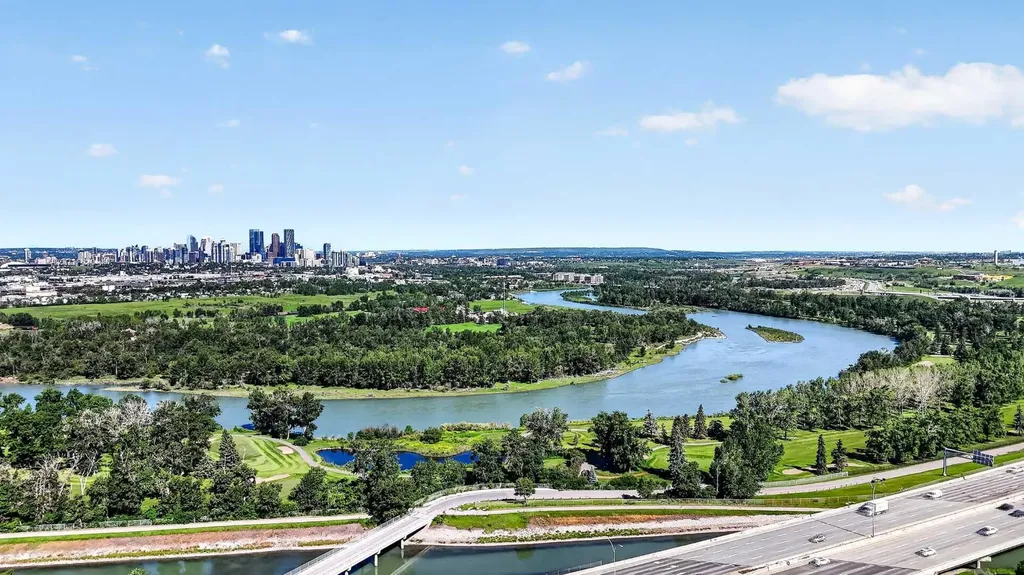 5105 Valleyview Park SE Calgary AB T2B 3R6