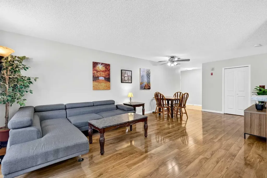 5105 Valleyview Park SE Calgary AB T2B 3R6