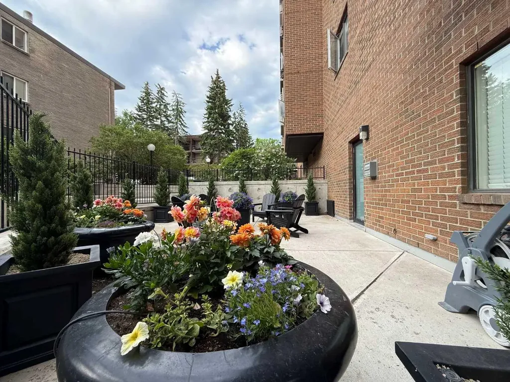 225 25 Avenue SW Calgary AB T2S 2V2
