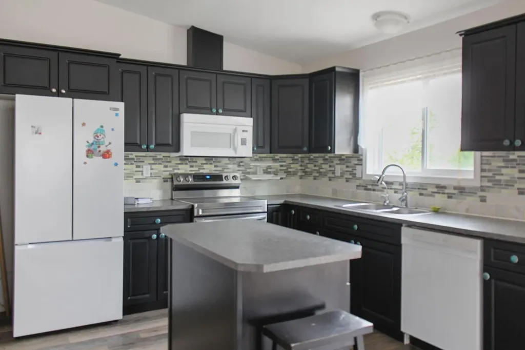 4932 51 Street Lougheed AB T0B 2V0