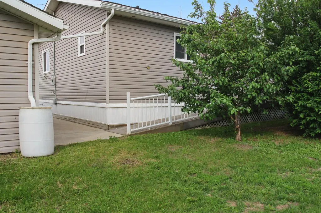 4932 51 Street Lougheed AB T0B 2V0