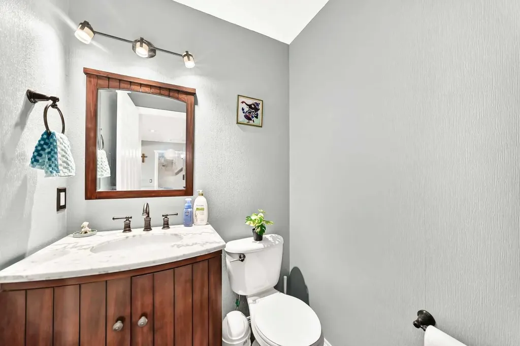 38 Royal Oak Grove NW Calgary AB T3G 5P3