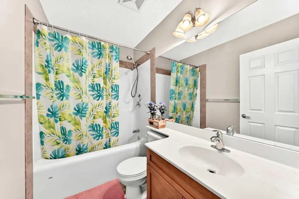 38 Royal Oak Grove NW Calgary AB T3G 5P3