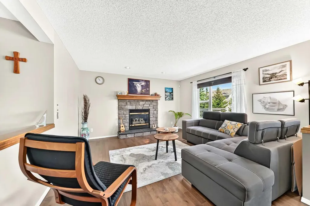 38 Royal Oak Grove NW Calgary AB T3G 5P3