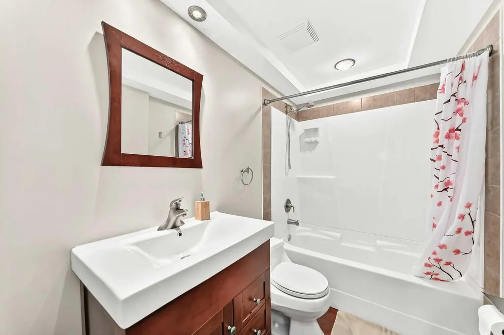 38 Royal Oak Grove NW Calgary AB T3G 5P3