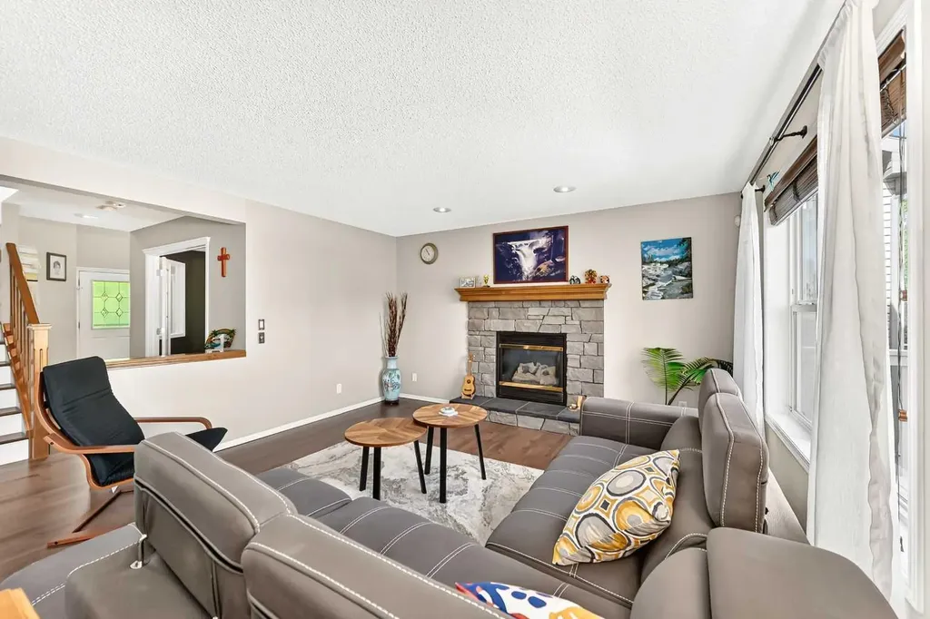 38 Royal Oak Grove NW Calgary AB T3G 5P3
