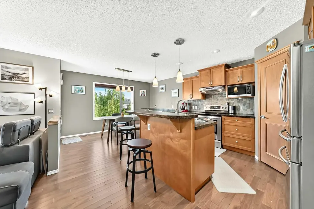 38 Royal Oak Grove NW Calgary AB T3G 5P3