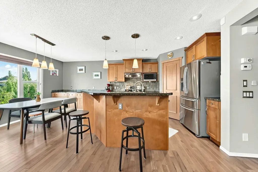 38 Royal Oak Grove NW Calgary AB T3G 5P3