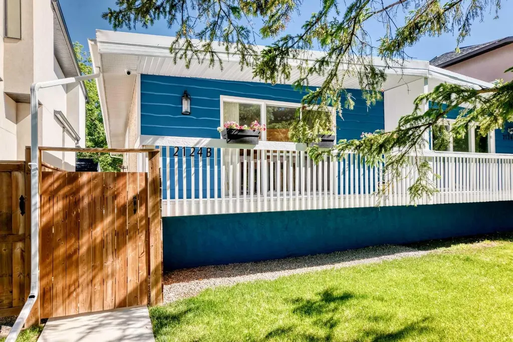 2124B 52 Avenue SW Calgary AB T3E 1K3