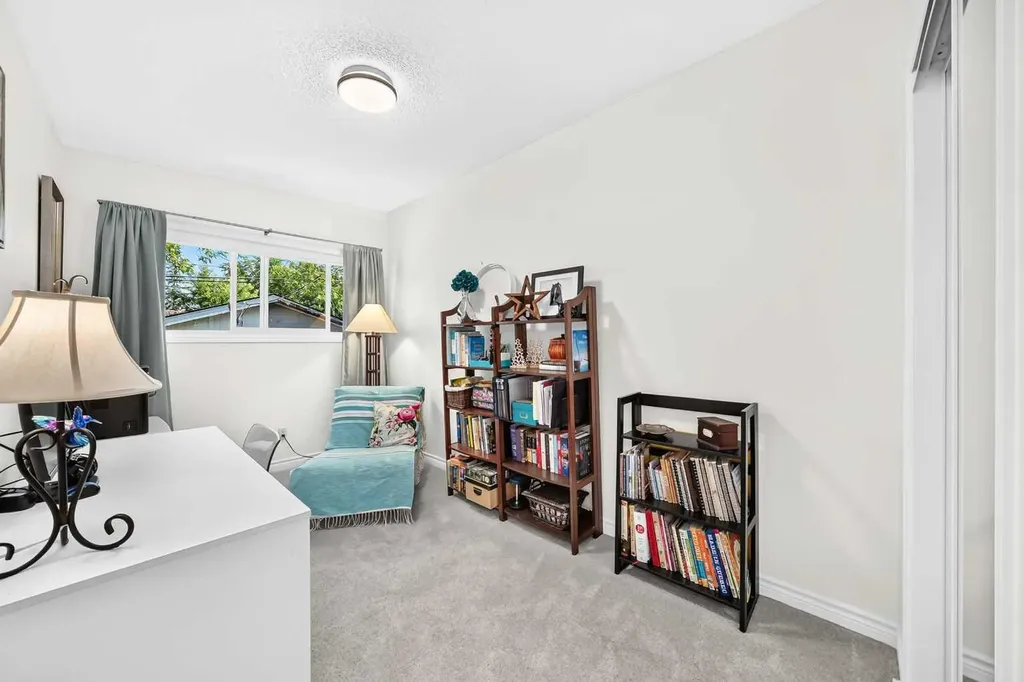 2124B 52 Avenue SW Calgary AB T3E 1K3