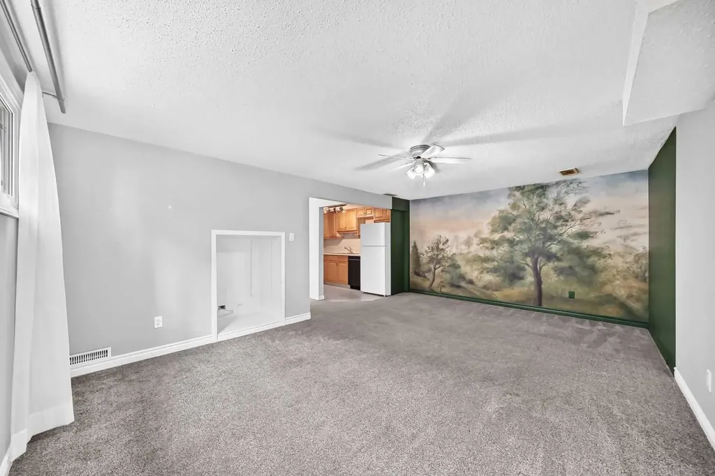 2124B 52 Avenue SW Calgary AB T3E 1K3