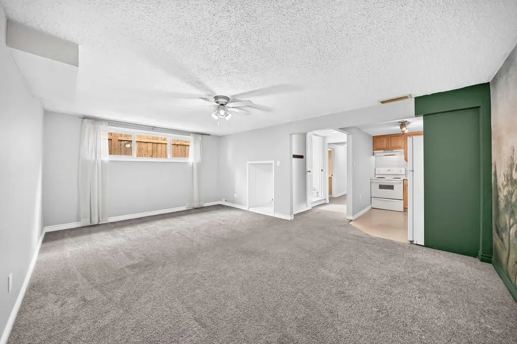 2124B 52 Avenue SW Calgary AB T3E 1K3