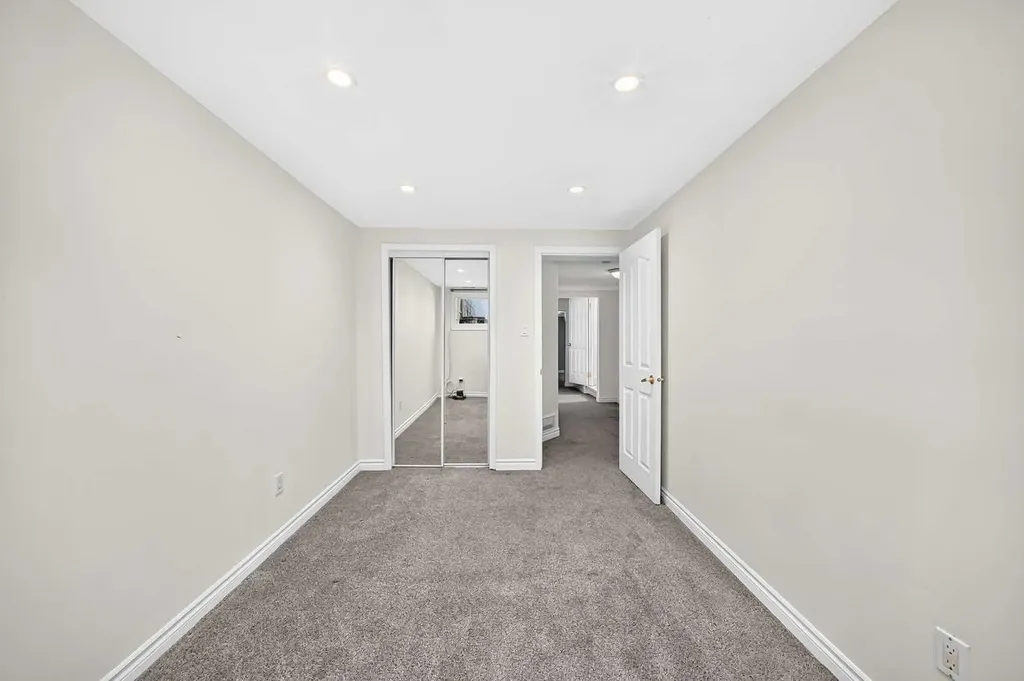 2124B 52 Avenue SW Calgary AB T3E 1K3