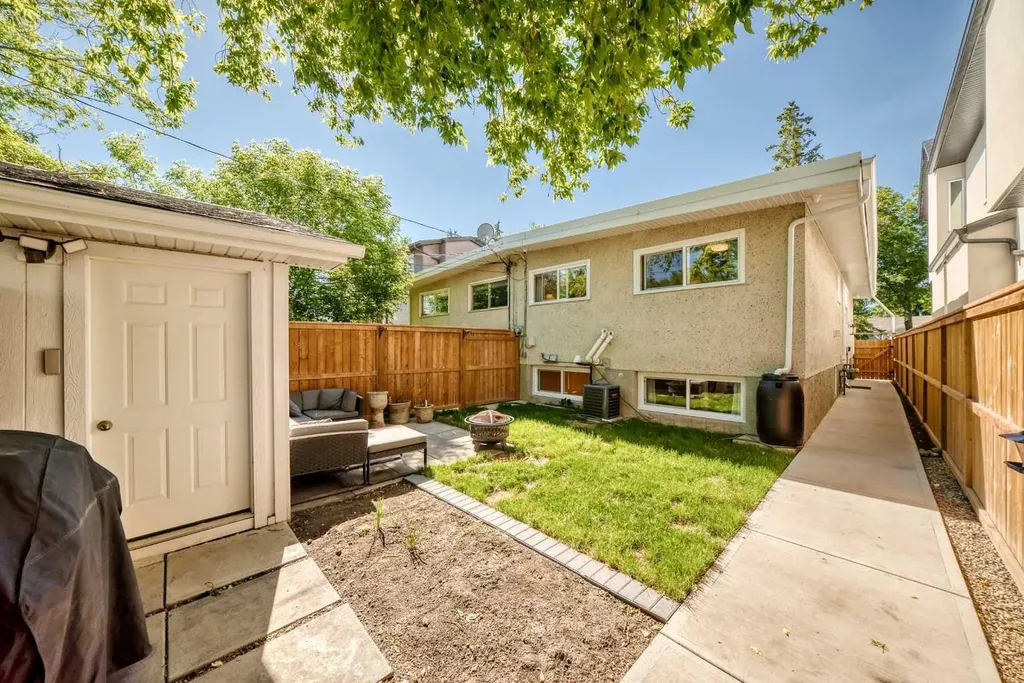 2124B 52 Avenue SW Calgary AB T3E 1K3