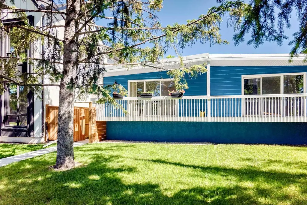 2124B 52 Avenue SW Calgary AB T3E 1K3