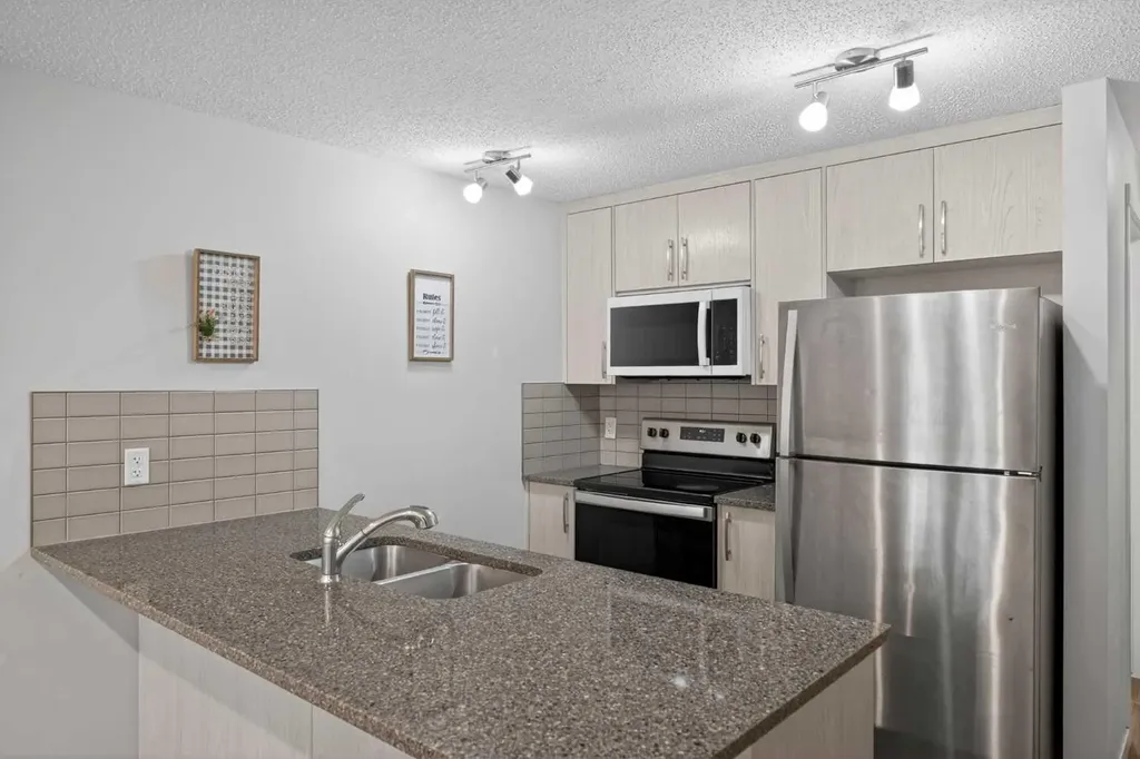 7451 Falconridge Boulevard NE Calgary AB T3J 0Z8