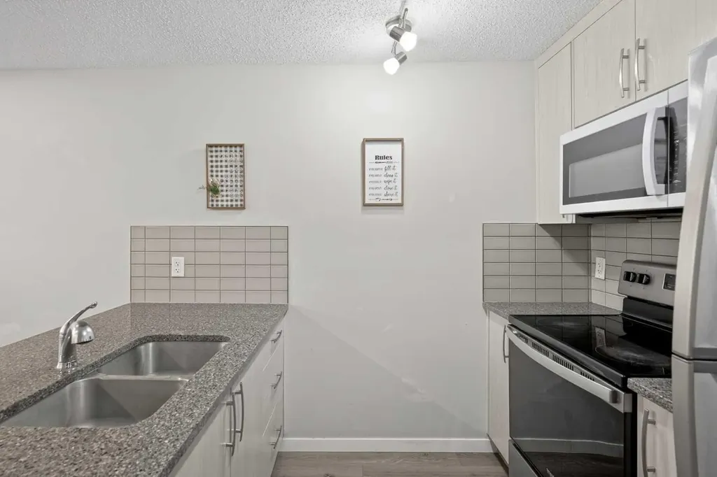 7451 Falconridge Boulevard NE Calgary AB T3J 0Z8
