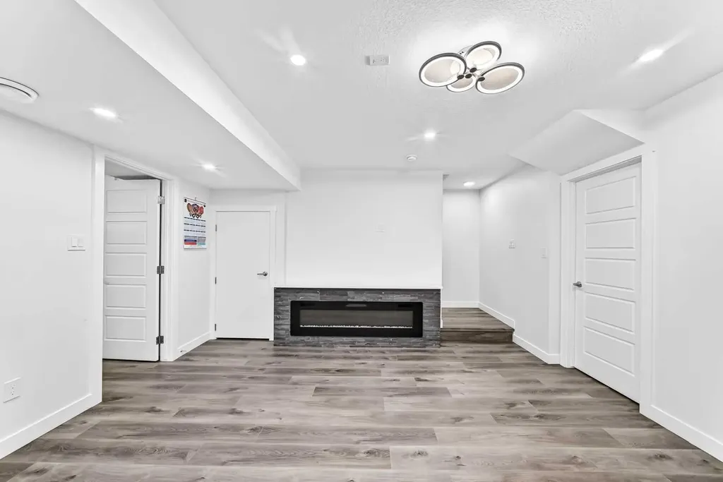137 Red Embers Link NE Calgary AB T3N 2G4