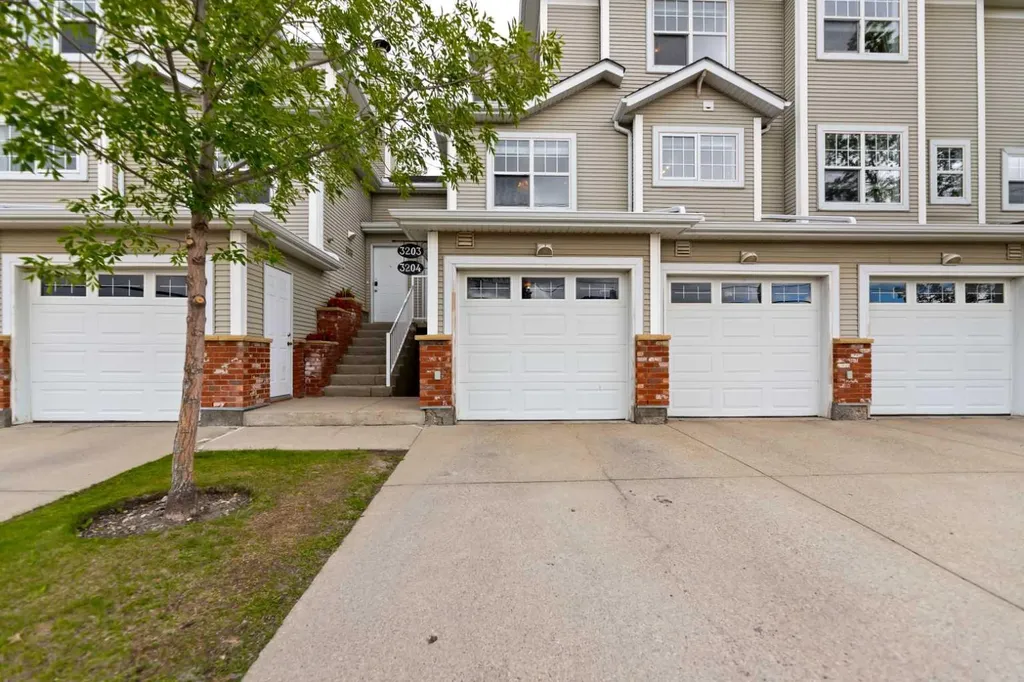 7171 Coach Hill Road SW Calgary AB T3H 3R7