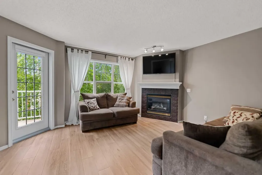7171 Coach Hill Road SW Calgary AB T3H 3R7