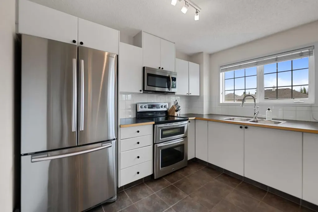 7171 Coach Hill Road SW Calgary AB T3H 3R7