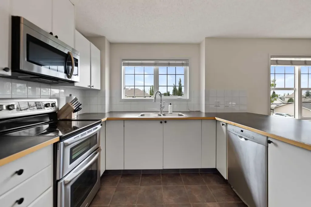 7171 Coach Hill Road SW Calgary AB T3H 3R7