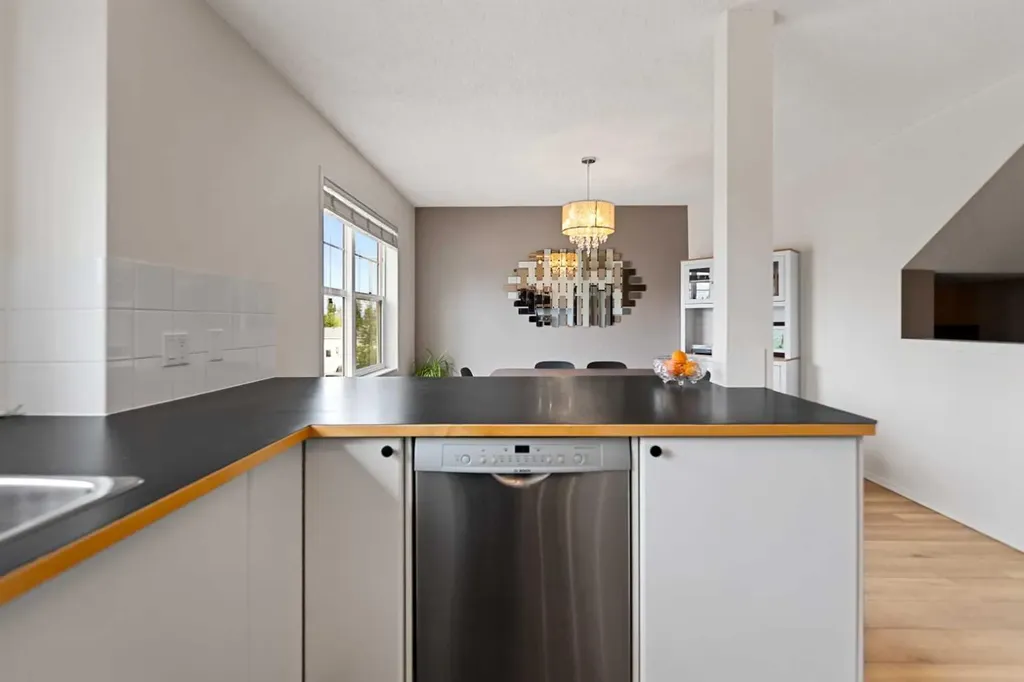 7171 Coach Hill Road SW Calgary AB T3H 3R7