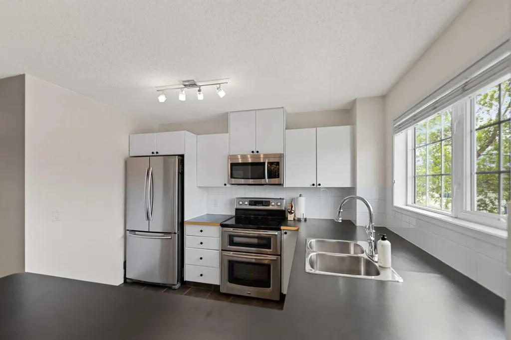 7171 Coach Hill Road SW Calgary AB T3H 3R7